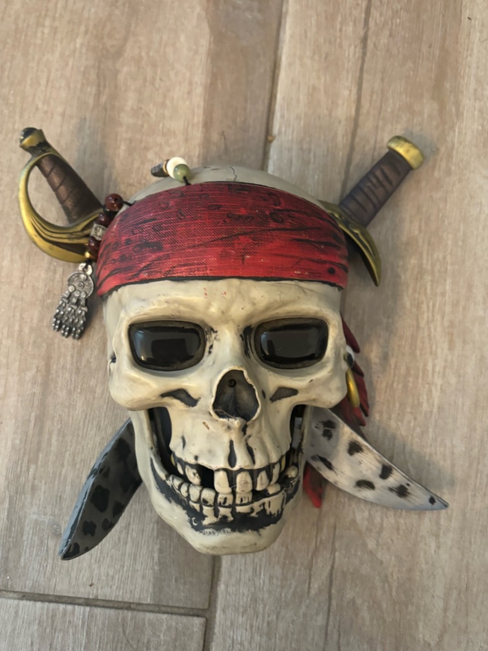 Rare 2006 pirates of the Caribbean talking skull alarm